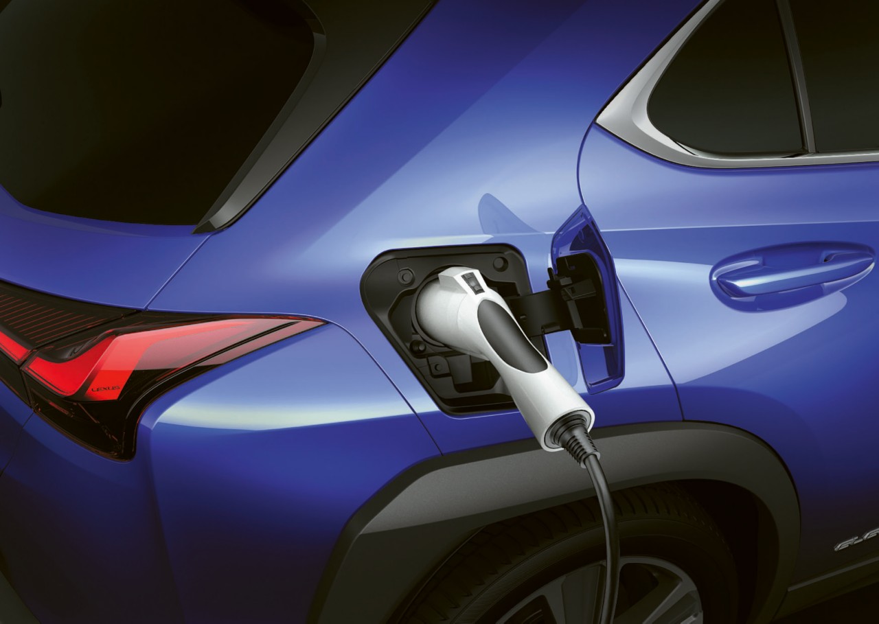 Lexus UX 300e charging plug and socket 